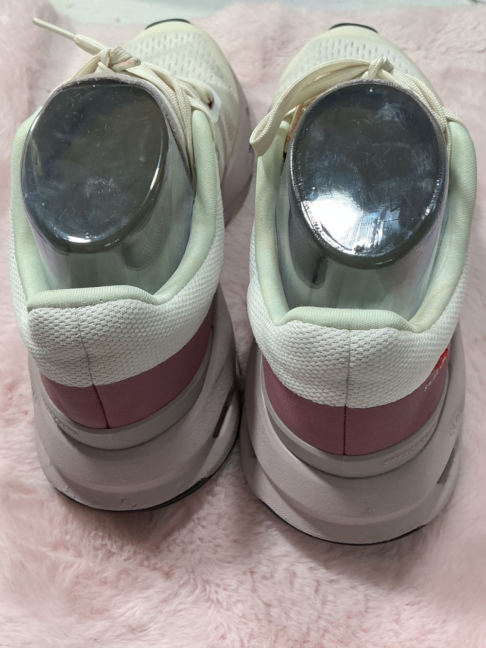 On Running Cloudpulse Women's Running Shoe — White with Lavender Accent 157 - Picture 4 of 7